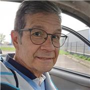 Apprenez l'espagnol auprès d'un professeur natif passionné et expérimenté, qui vous guidera à travers la beauté et la richesse de la langue espagnole!